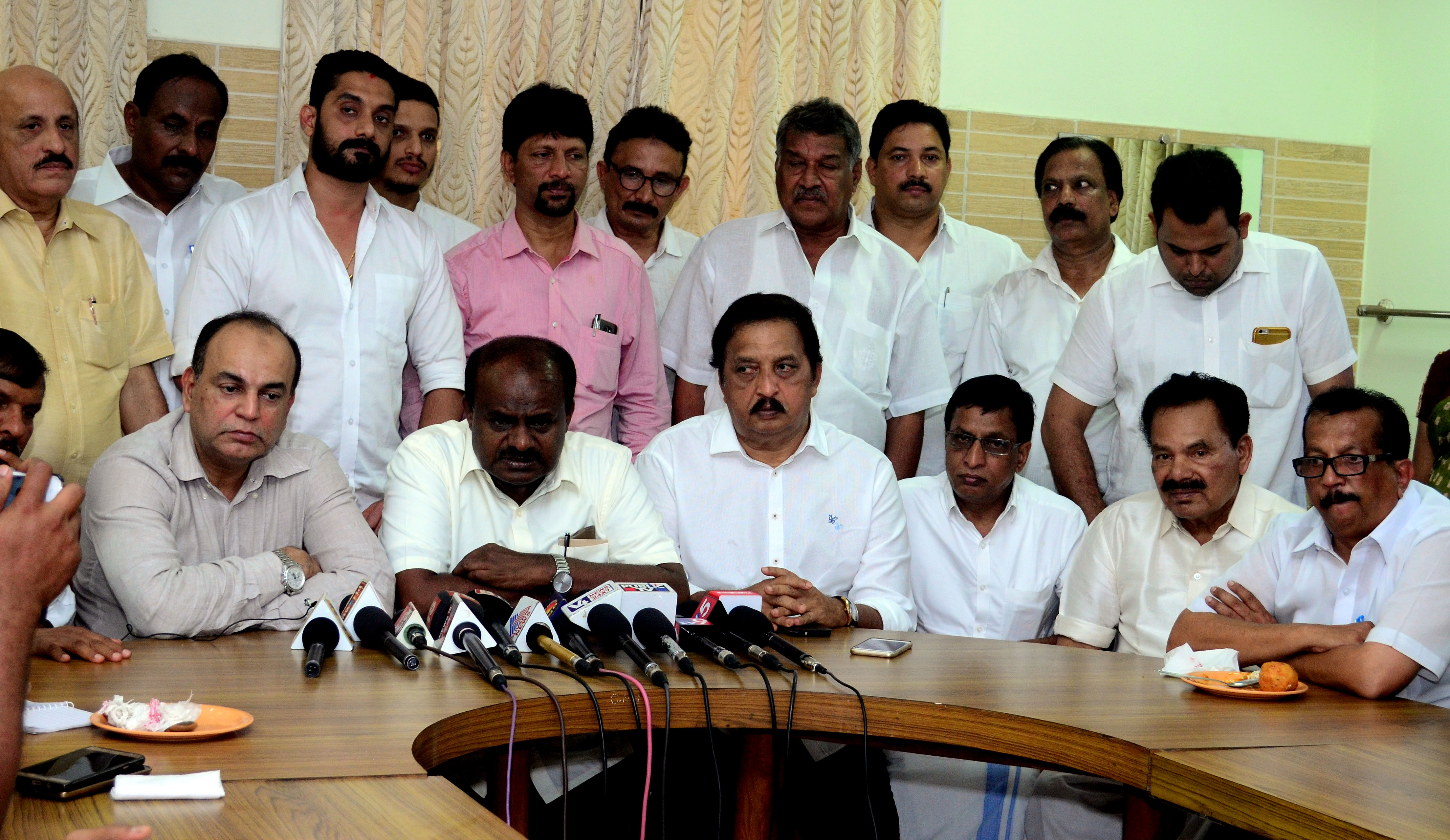 ಕಾಂಗ್ರೆಸ್‌ನಿಂದ ರೈತರಿಗೆ ಆತ್ಮಹತ್ಯೆ ಭಾಗ್ಯ: ಕುಮಾರಸ್ವಾಮಿ ವ್ಯಂಗ್ಯ